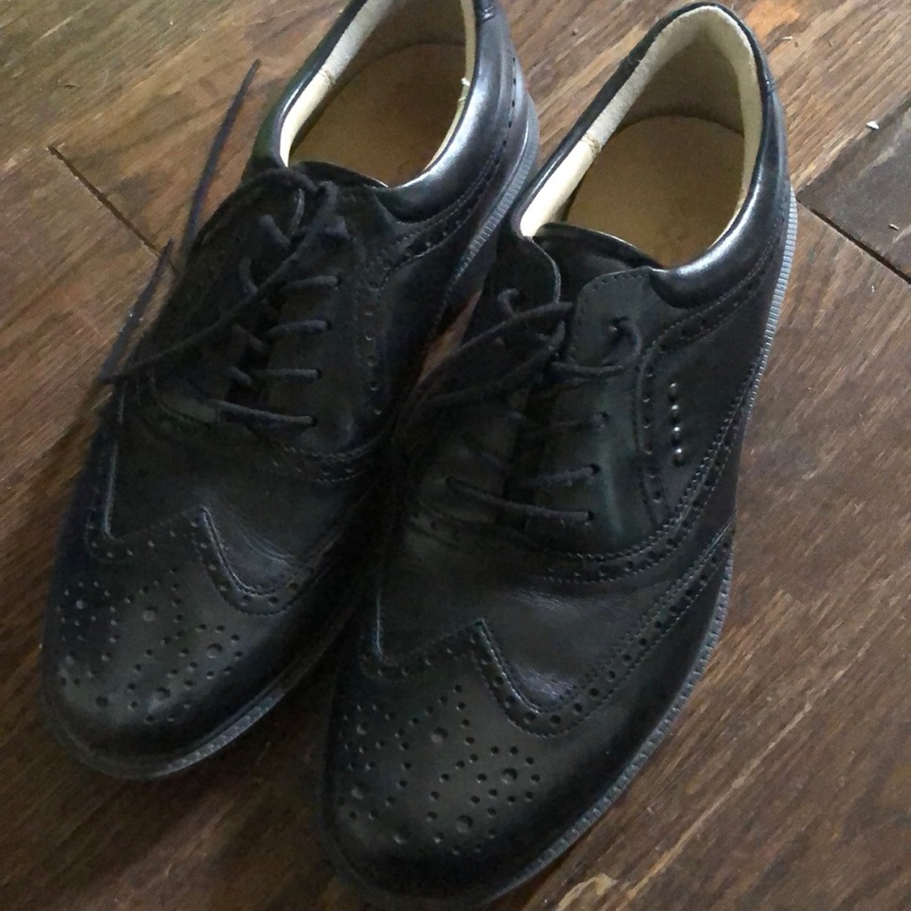 Men’s Ecco new golf shoes.